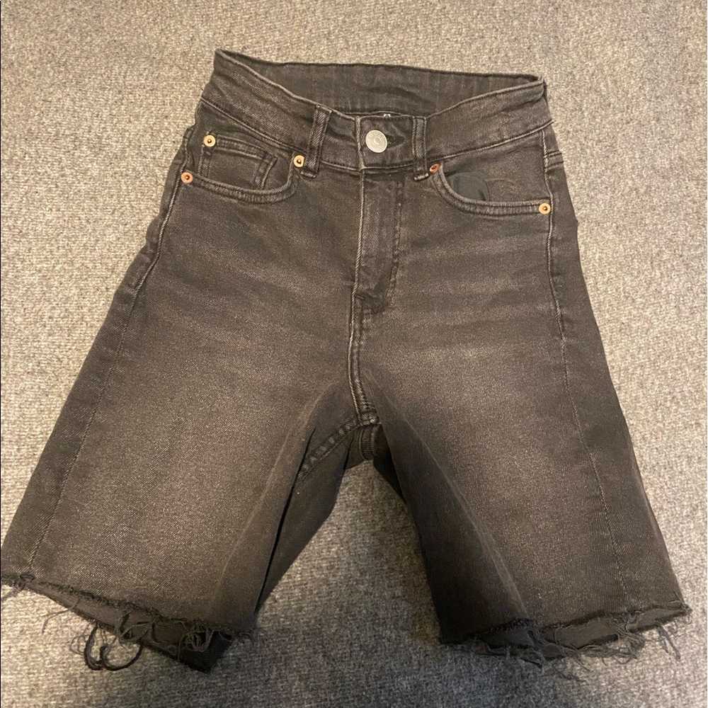 H&M| Dark Black Denim Shorts w/ Fringe